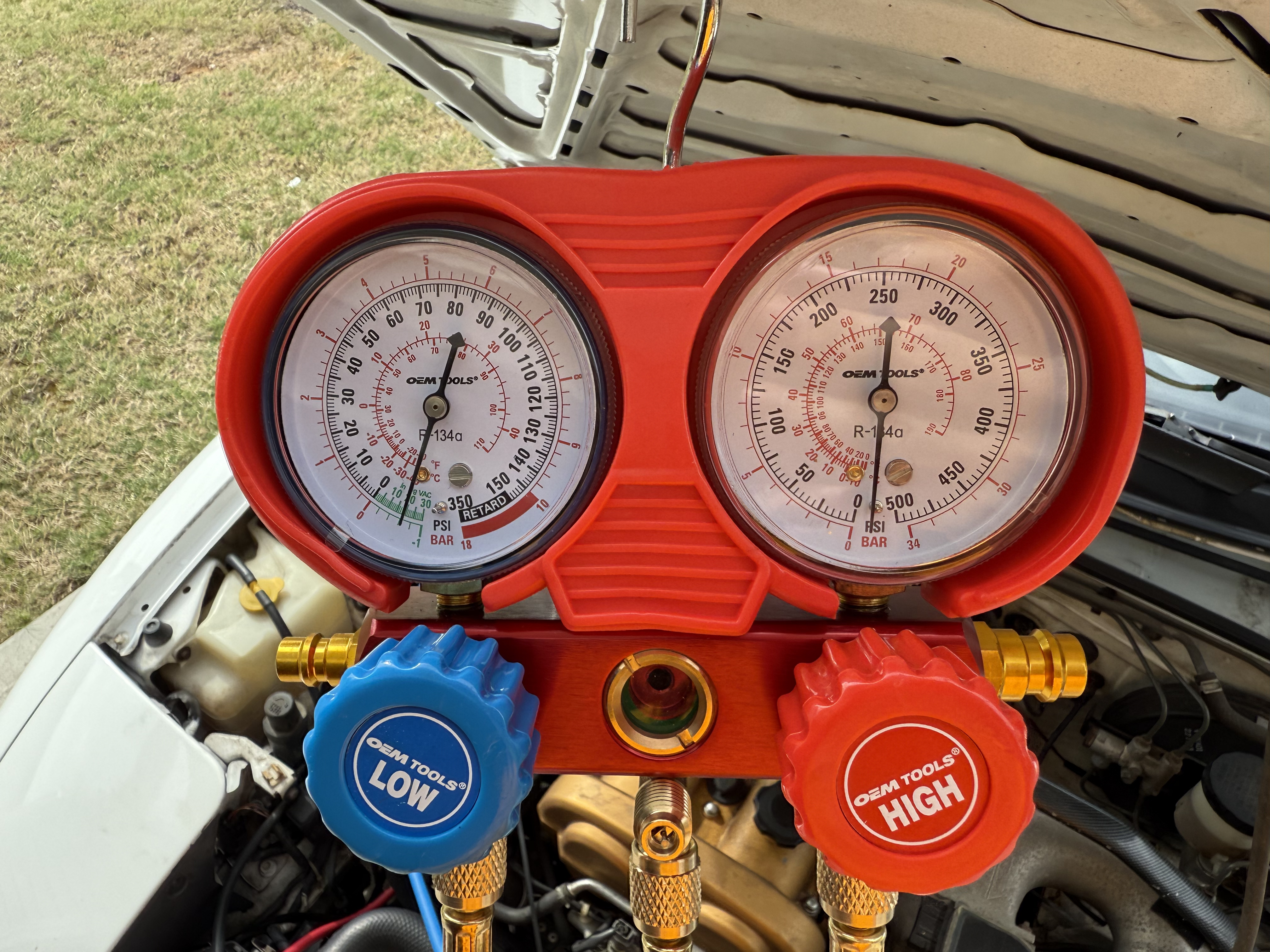 Gauges holding vacuum